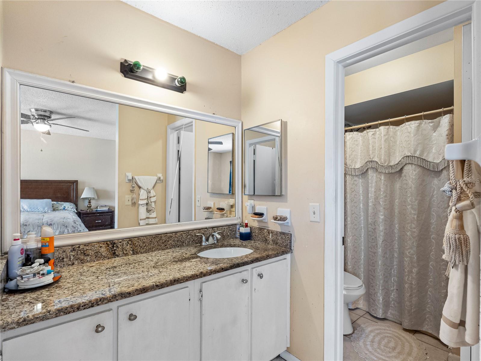 Image 22 of 50 For 4813 Glenaire Court