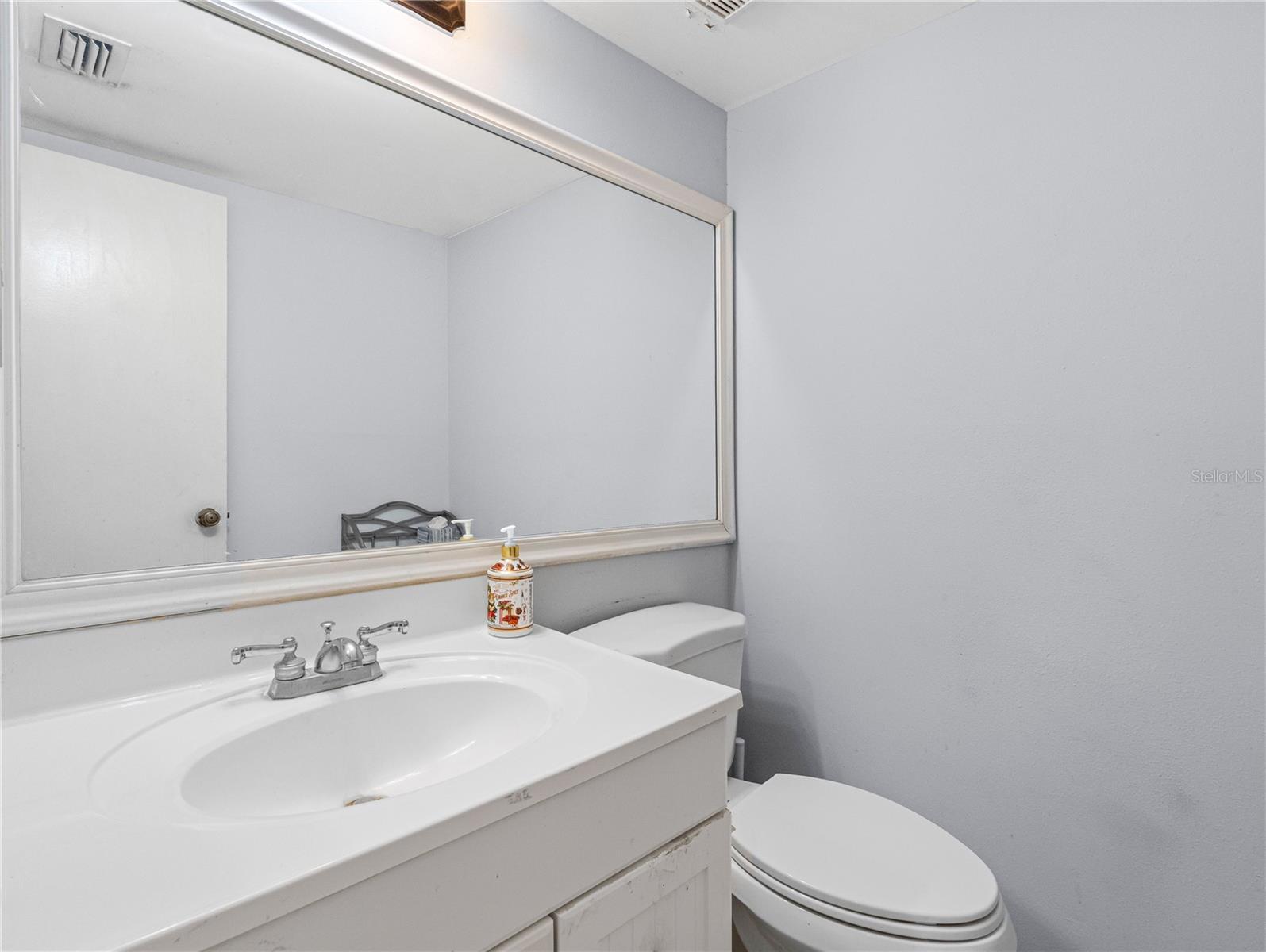 Image 28 of 50 For 4813 Glenaire Court