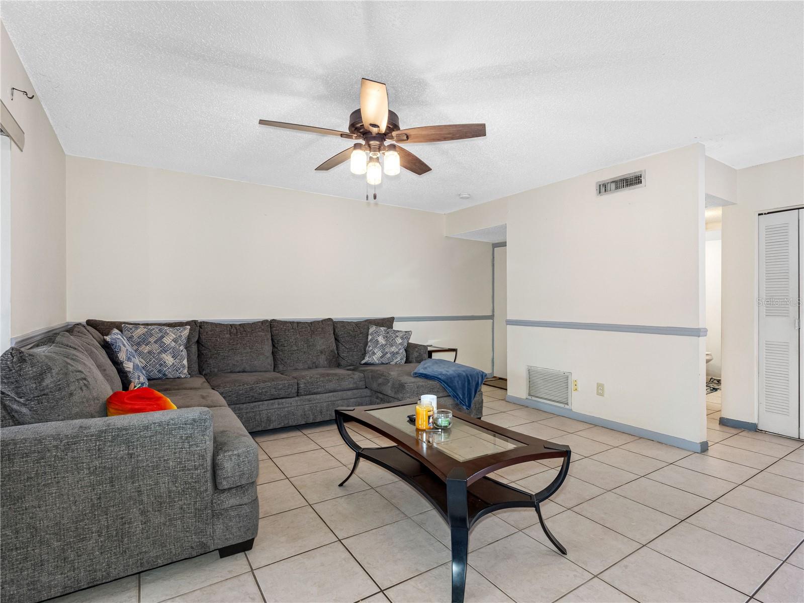Image 5 of 50 For 4813 Glenaire Court
