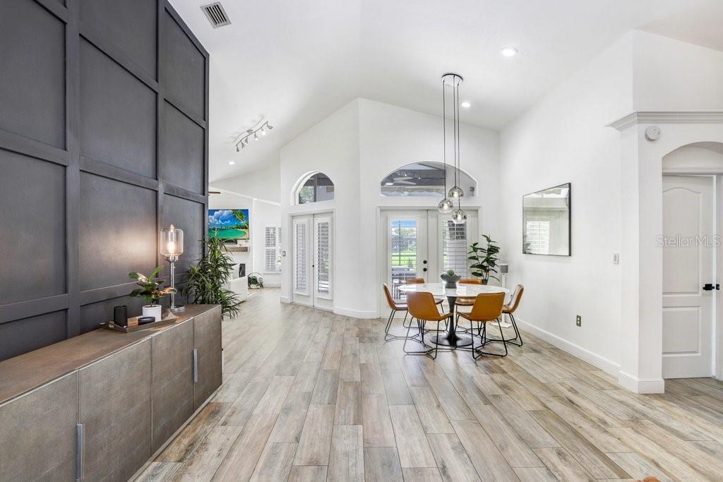 Image 4 of 26 For 10112 Downey Lane