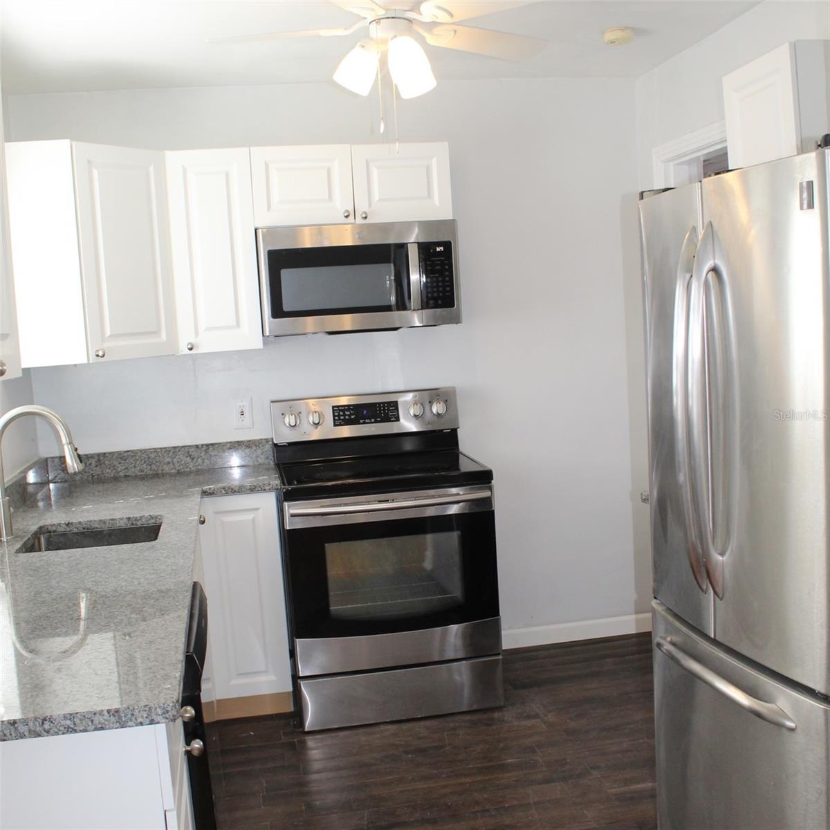 Image 4 of 7 For 2209 Lois Avenue