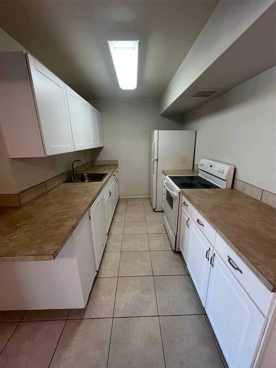 Image 11 of 12 For 10355 Paradise Boulevard 101