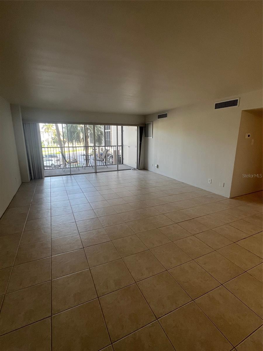 Image 2 of 12 For 10355 Paradise Boulevard 101