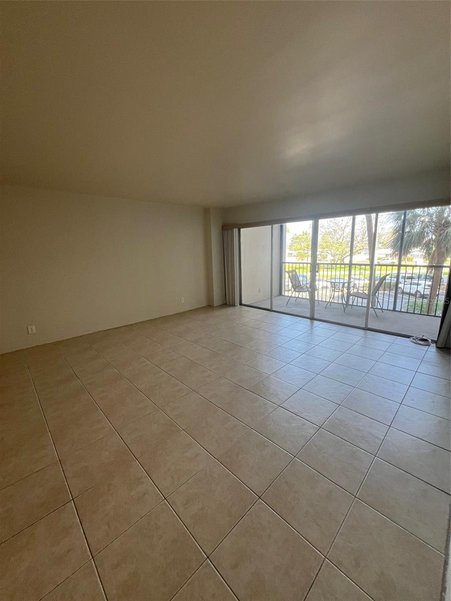 Image 5 of 12 For 10355 Paradise Boulevard 101
