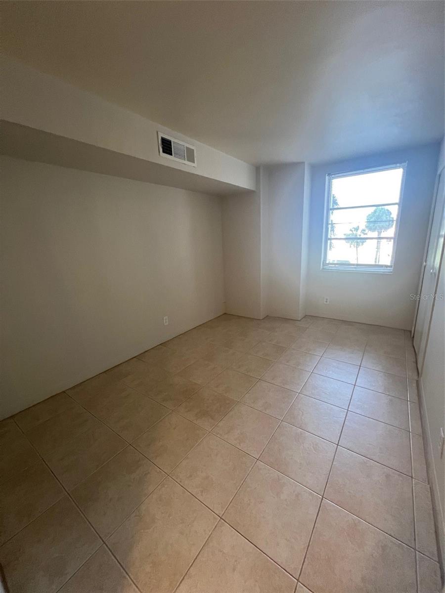 Image 6 of 12 For 10355 Paradise Boulevard 101