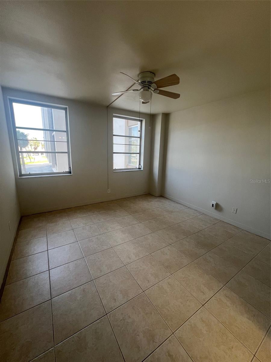 Image 7 of 12 For 10355 Paradise Boulevard 101