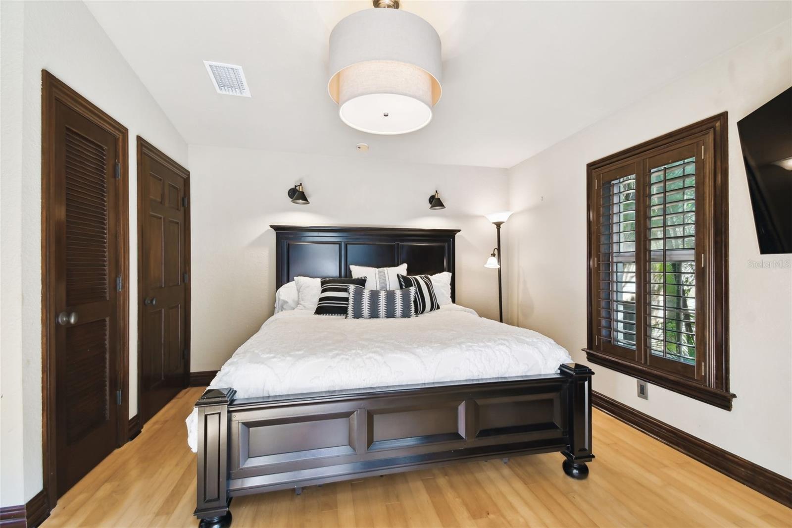Image 37 of 84 For 6008 Interbay Boulevard
