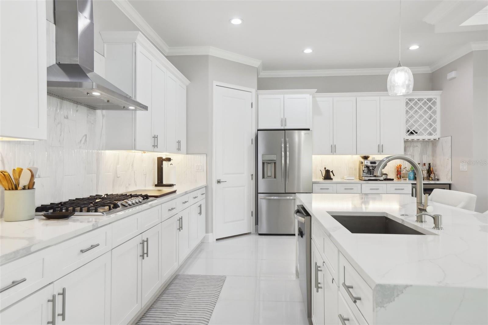 Image 18 of 36 For 2704 Fig Street 1