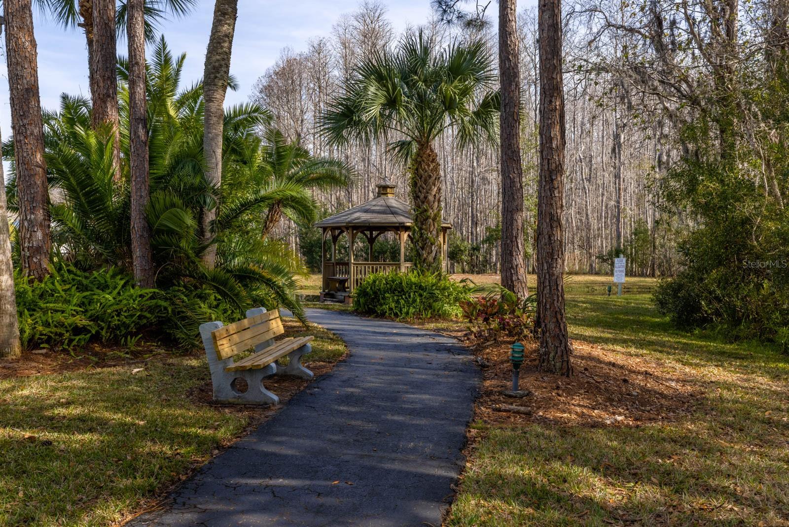 Listing photo id 32 for 1109 Pine Ridge Circle W C1