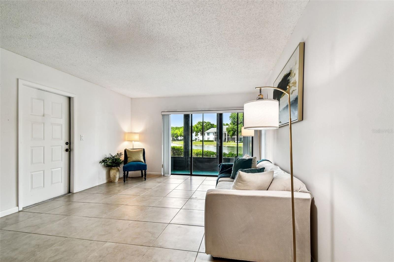 Listing photo id 5 for 1109 Pine Ridge Circle W C1