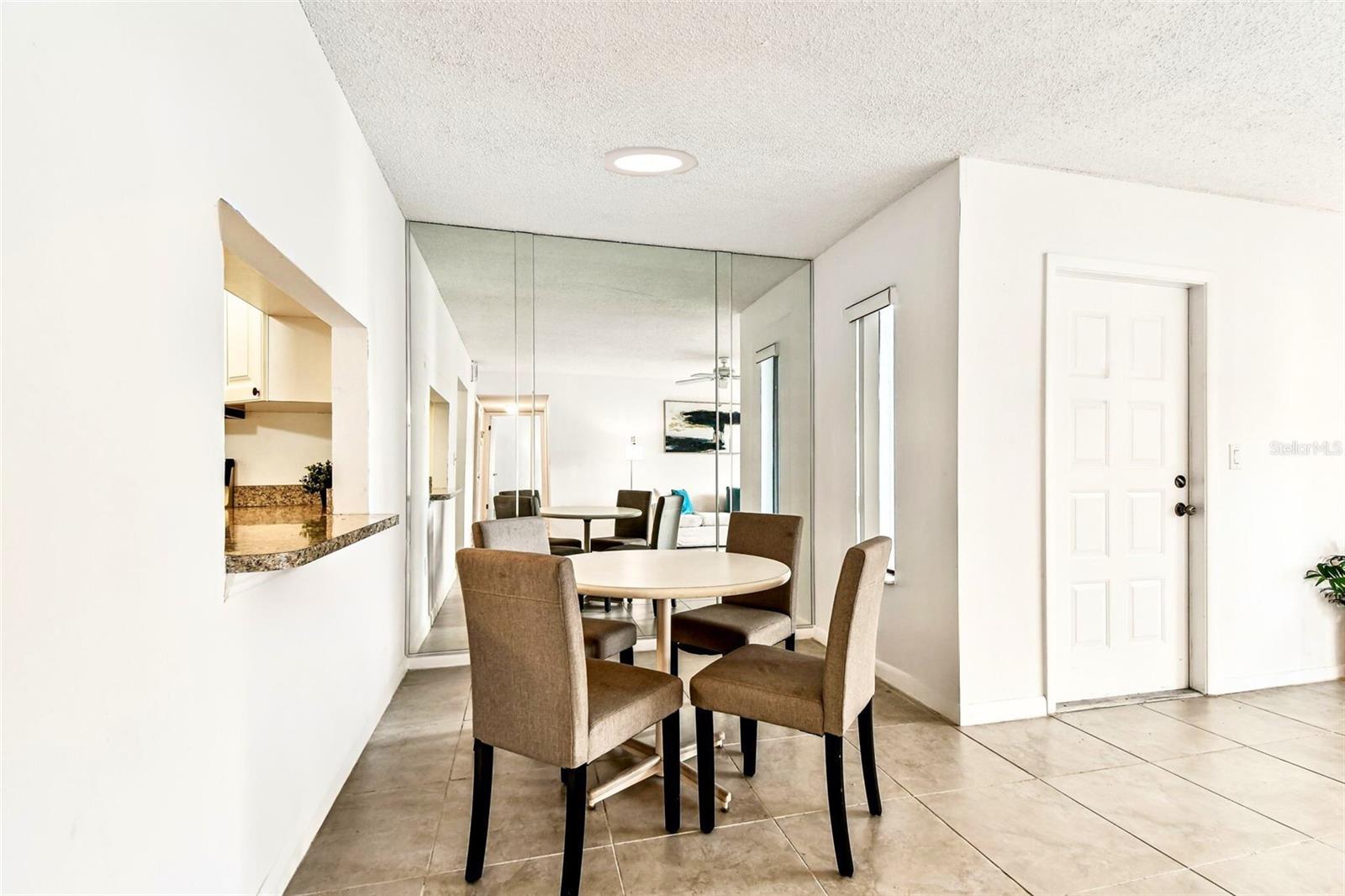 Listing photo id 6 for 1109 Pine Ridge Circle W C1