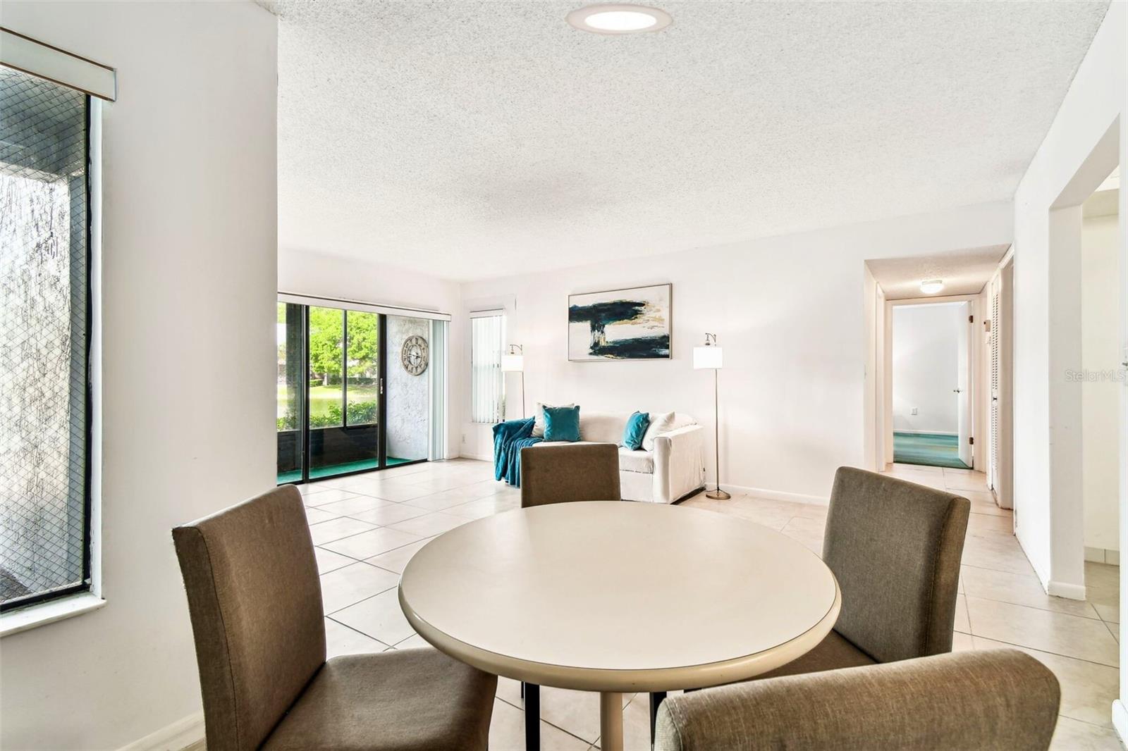 Listing photo id 7 for 1109 Pine Ridge Circle W C1