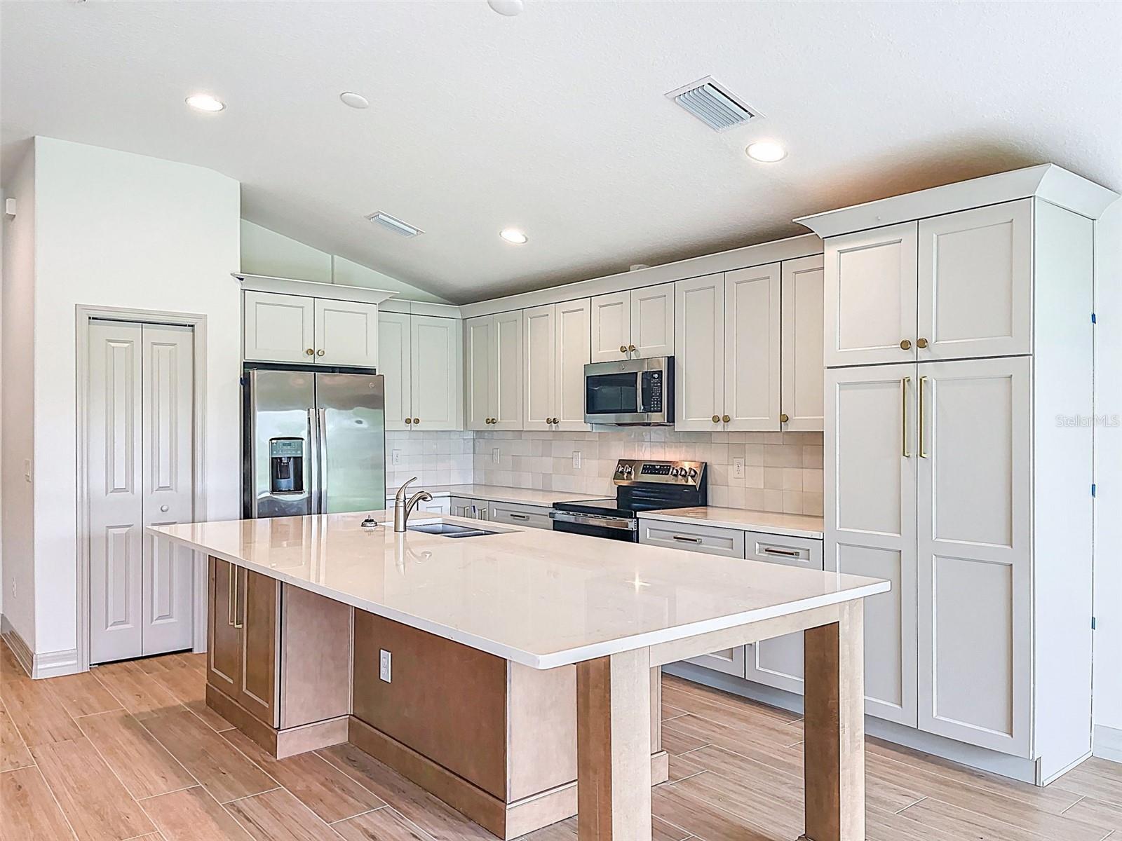 Image 14 of 53 For 4811 Cypress Club Place