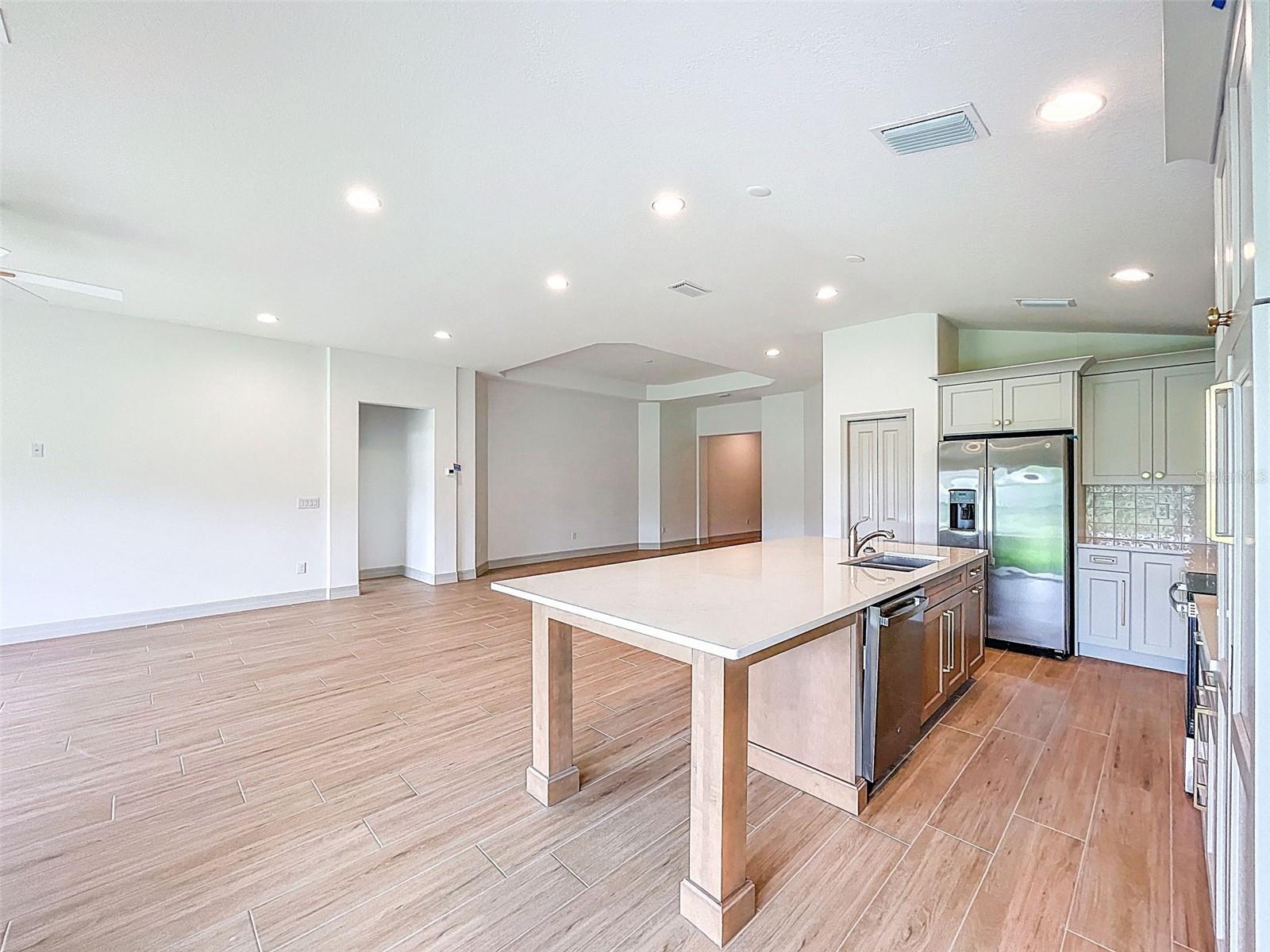 Image 16 of 53 For 4811 Cypress Club Place