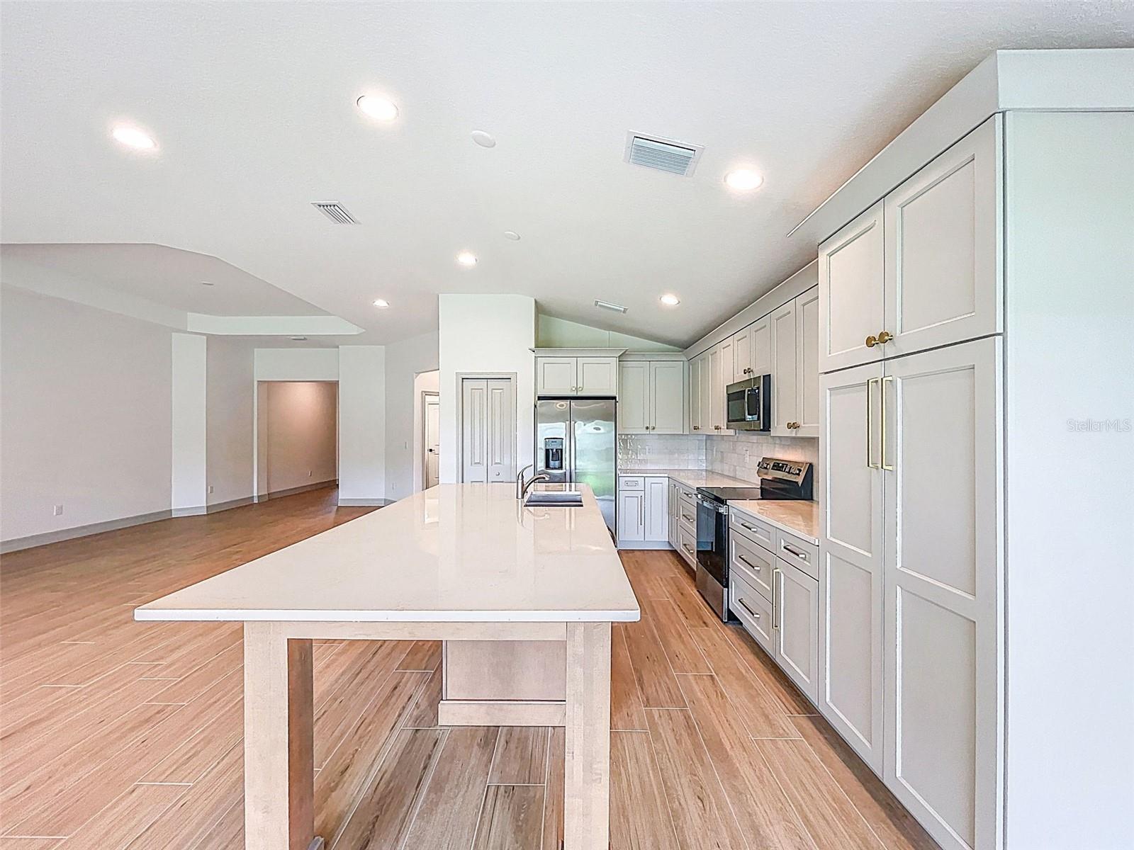 Image 17 of 53 For 4811 Cypress Club Place