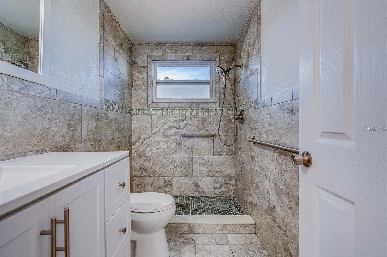 Image 18 of 40 For 8433 76th Avenue