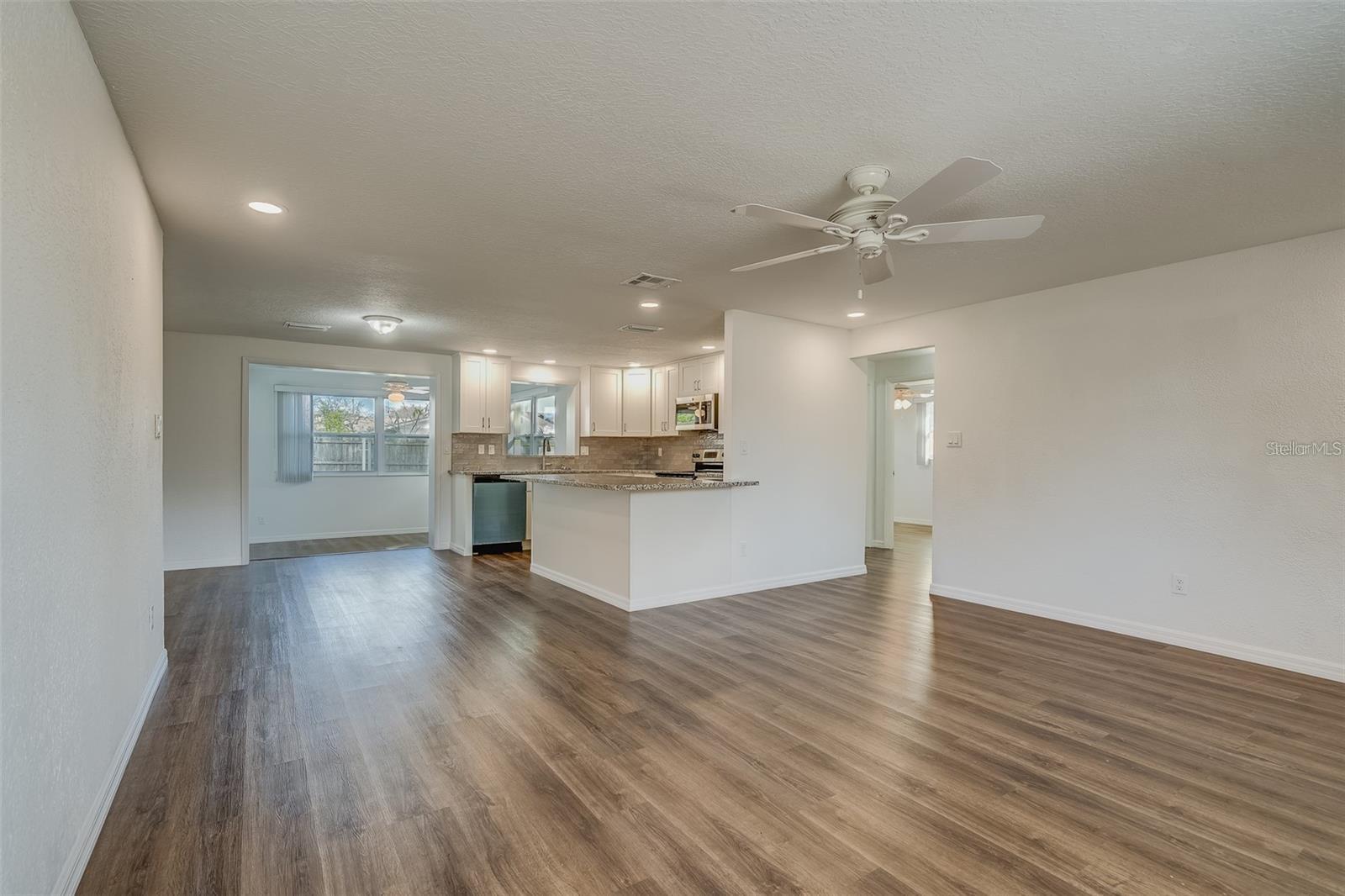 Image 4 of 40 For 8433 76th Avenue