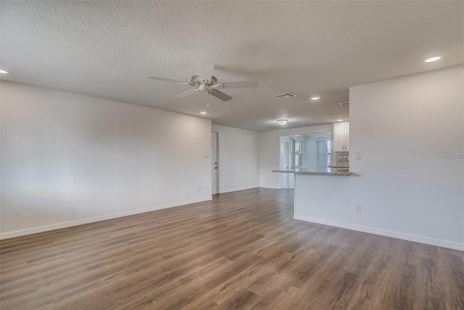 Image 6 of 40 For 8433 76th Avenue