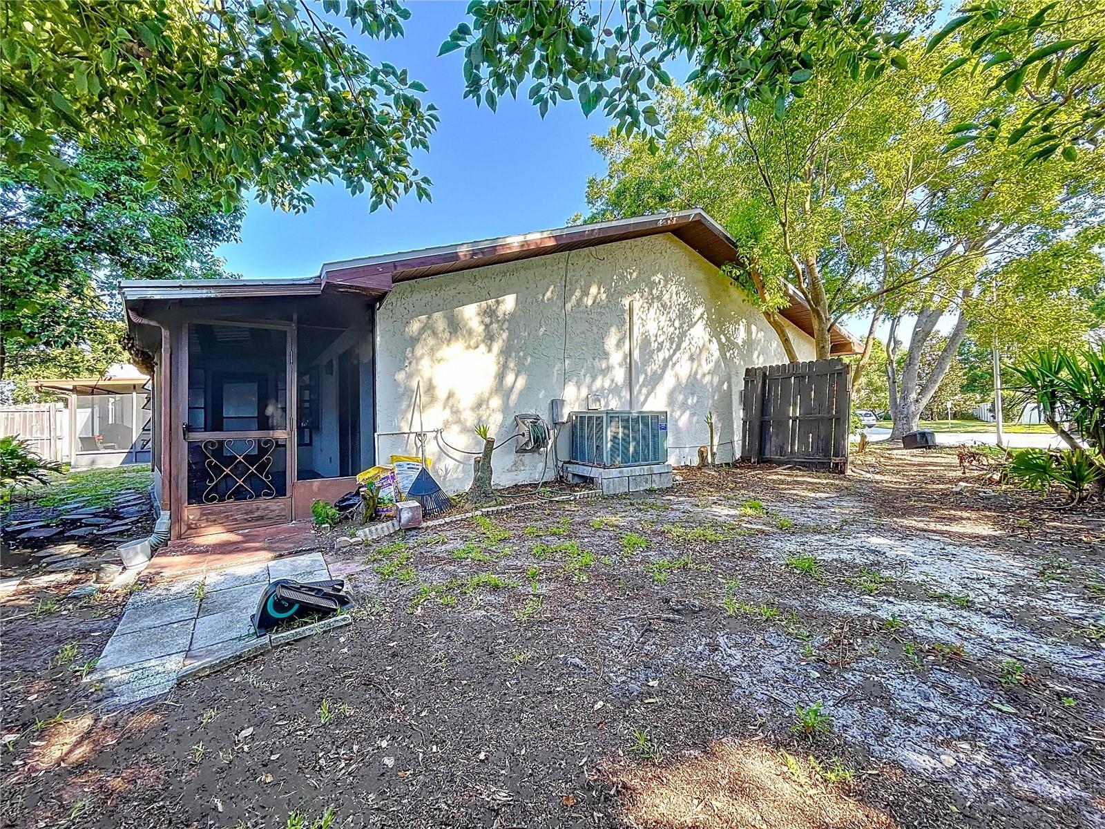 Image 11 of 32 For 2031 Dover Court
