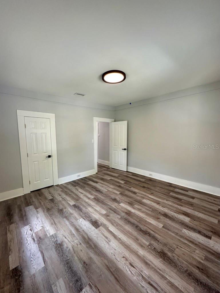 Listing photo id 10 for 1021 Cayuga Street