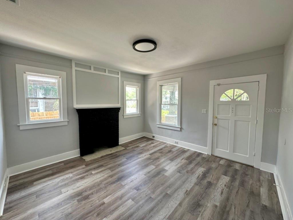 Listing photo id 15 for 1021 Cayuga Street
