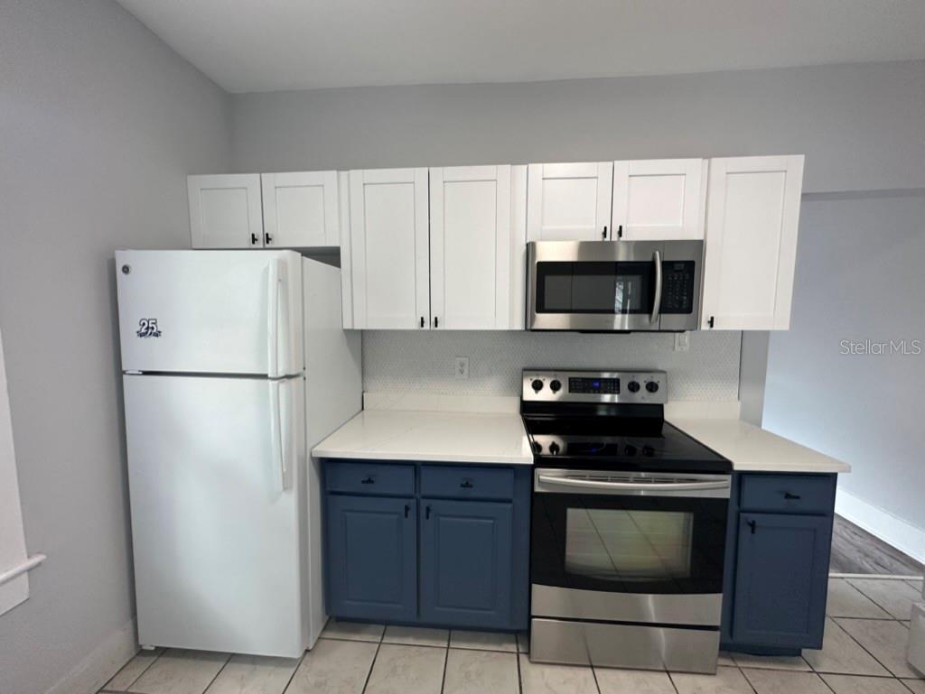 Listing photo id 17 for 1021 Cayuga Street
