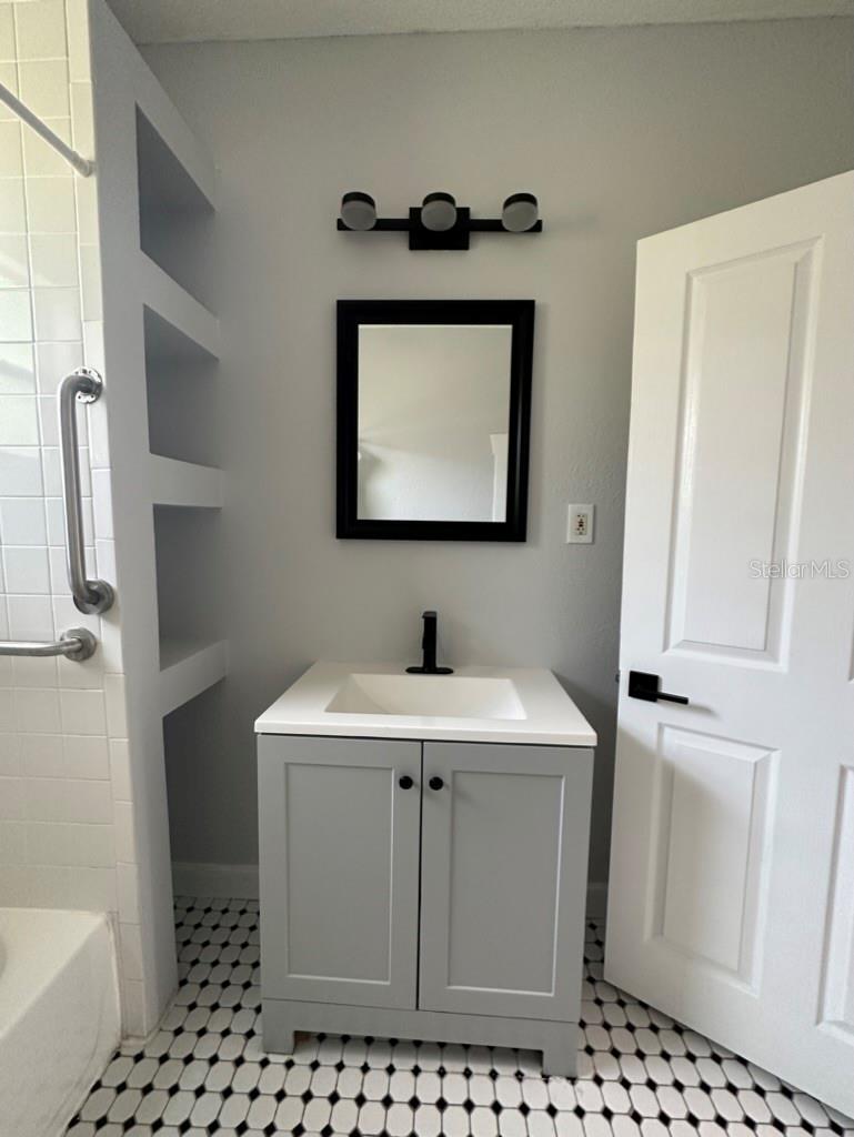 Listing photo id 2 for 1021 Cayuga Street