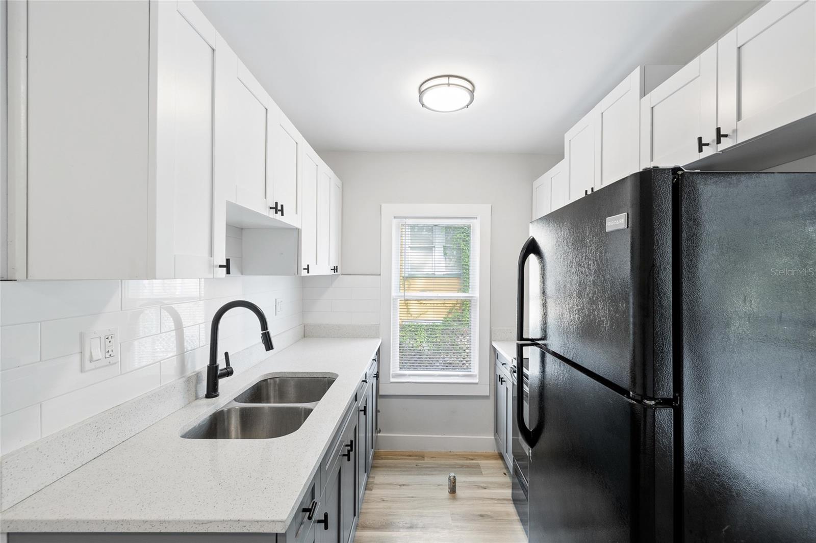 Listing photo id 47 for 1021 Cayuga Street