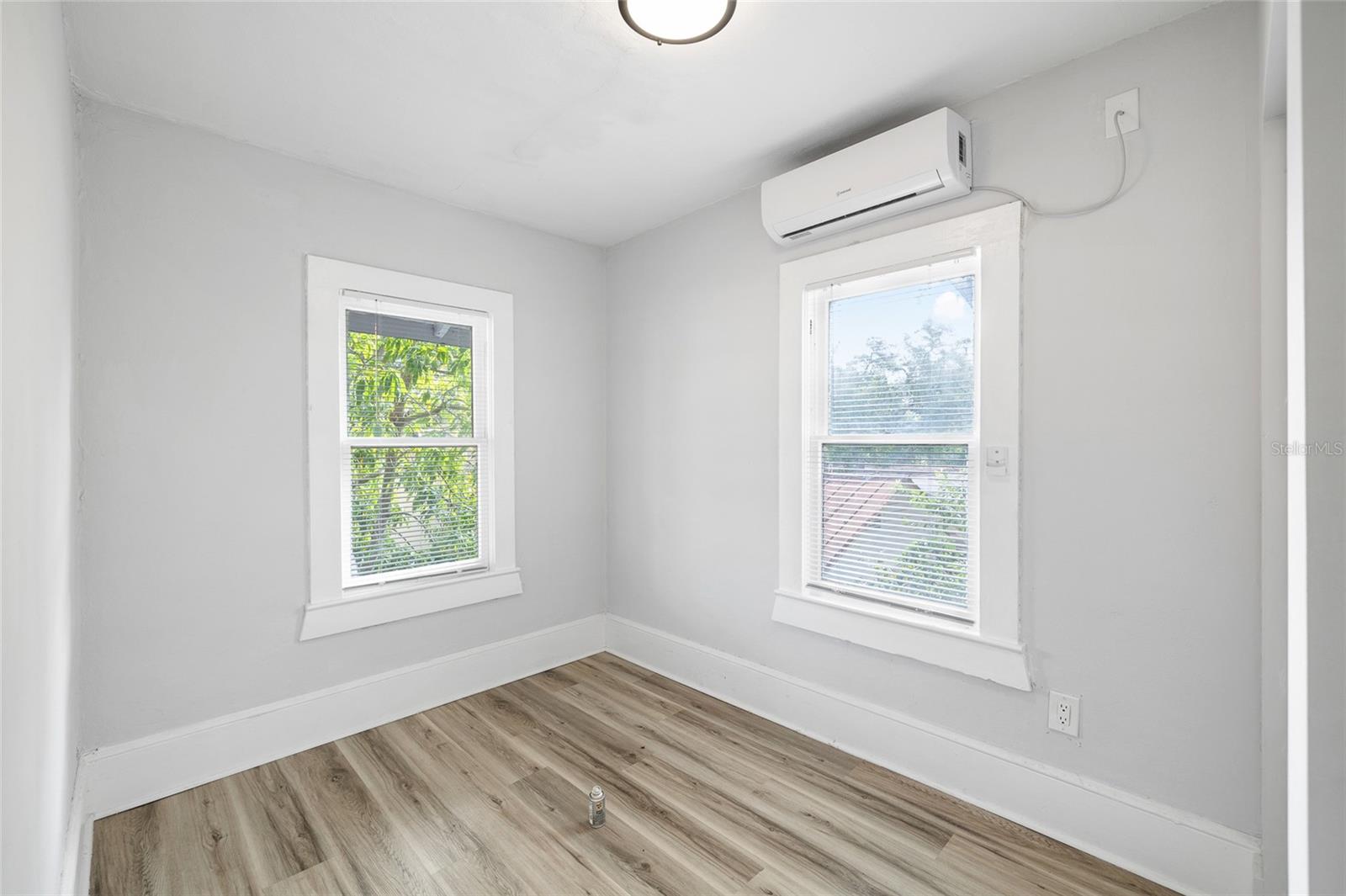 Listing photo id 49 for 1021 Cayuga Street