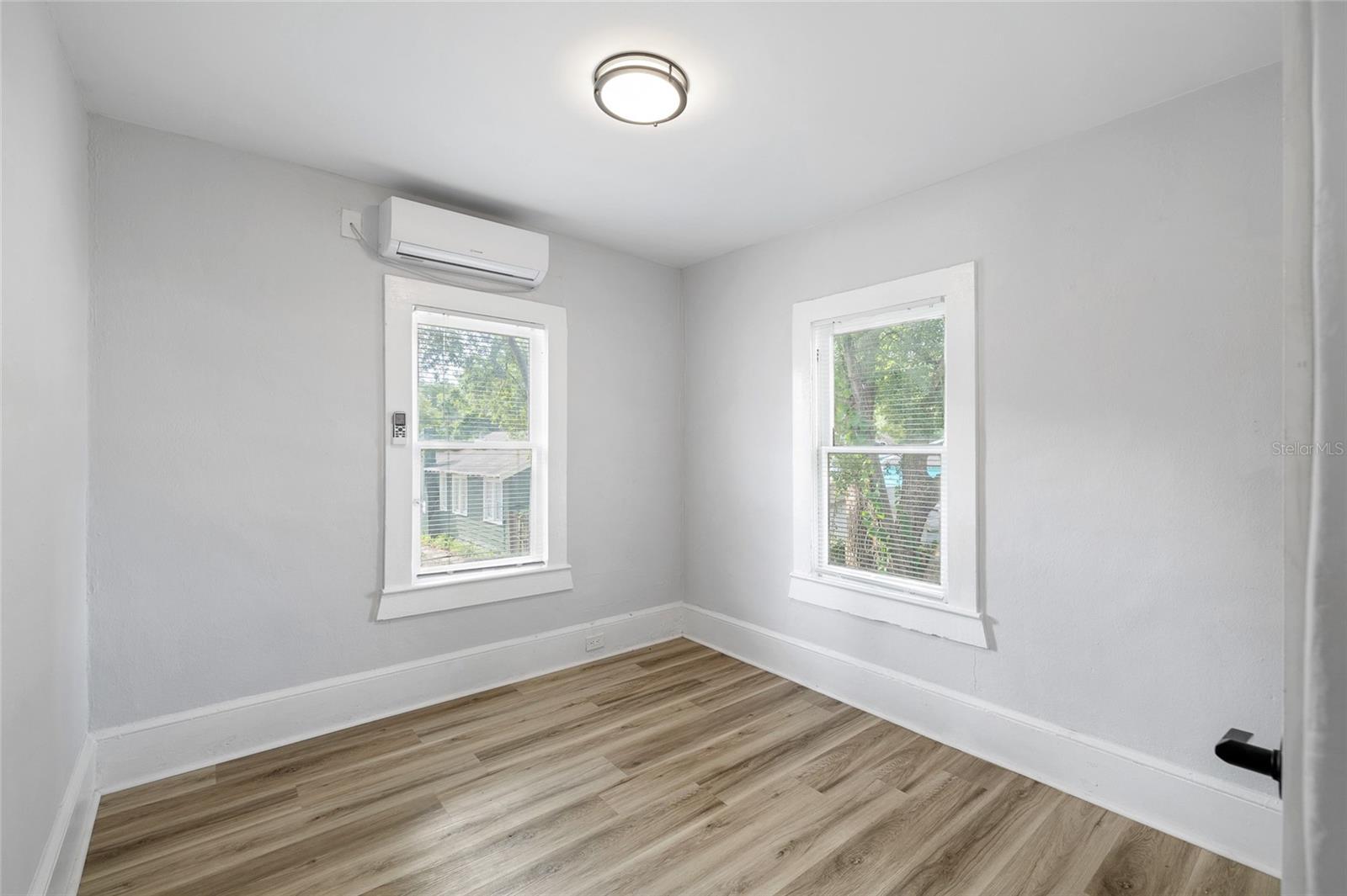 Listing photo id 51 for 1021 Cayuga Street