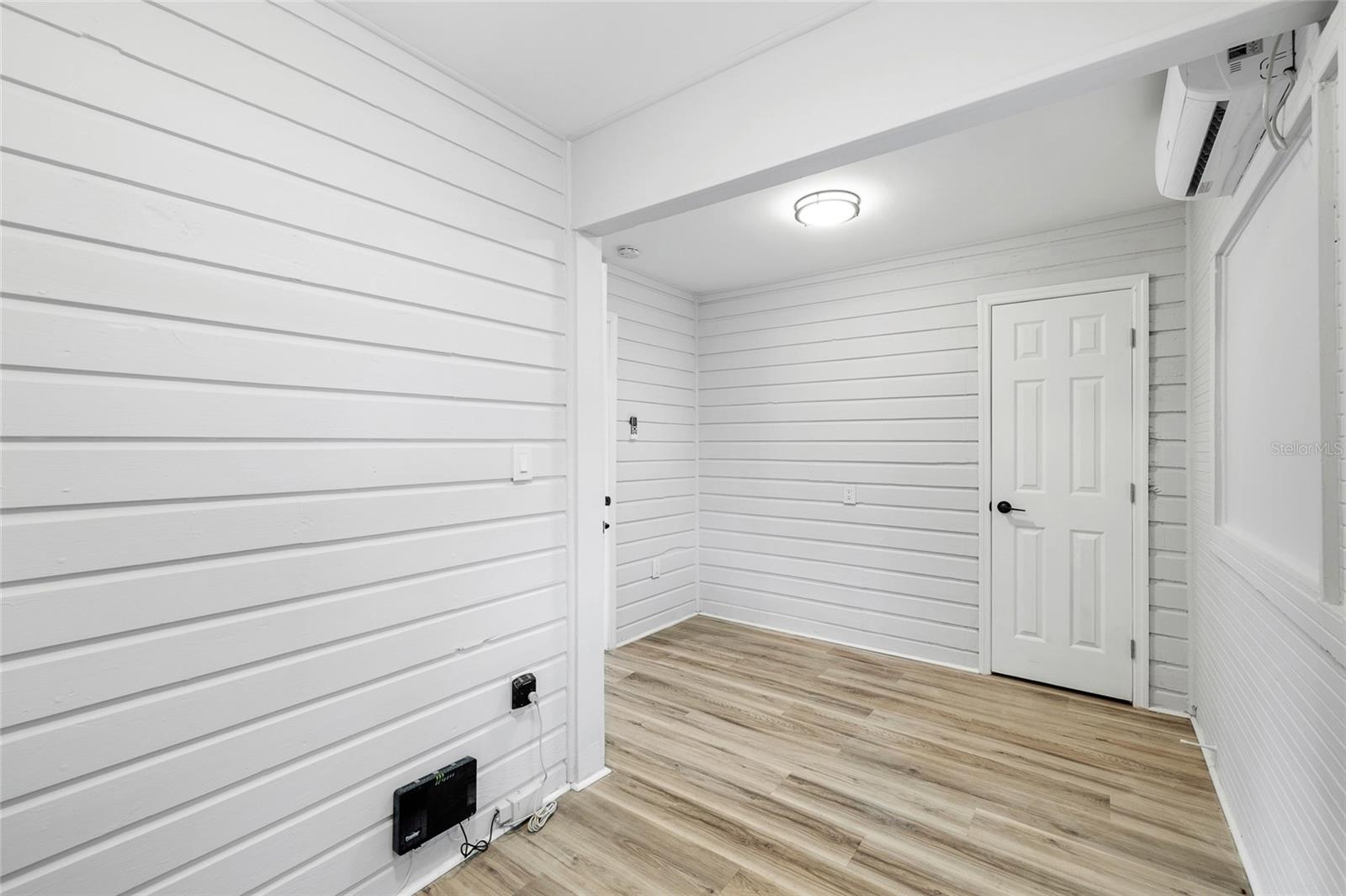 Listing photo id 54 for 1021 Cayuga Street