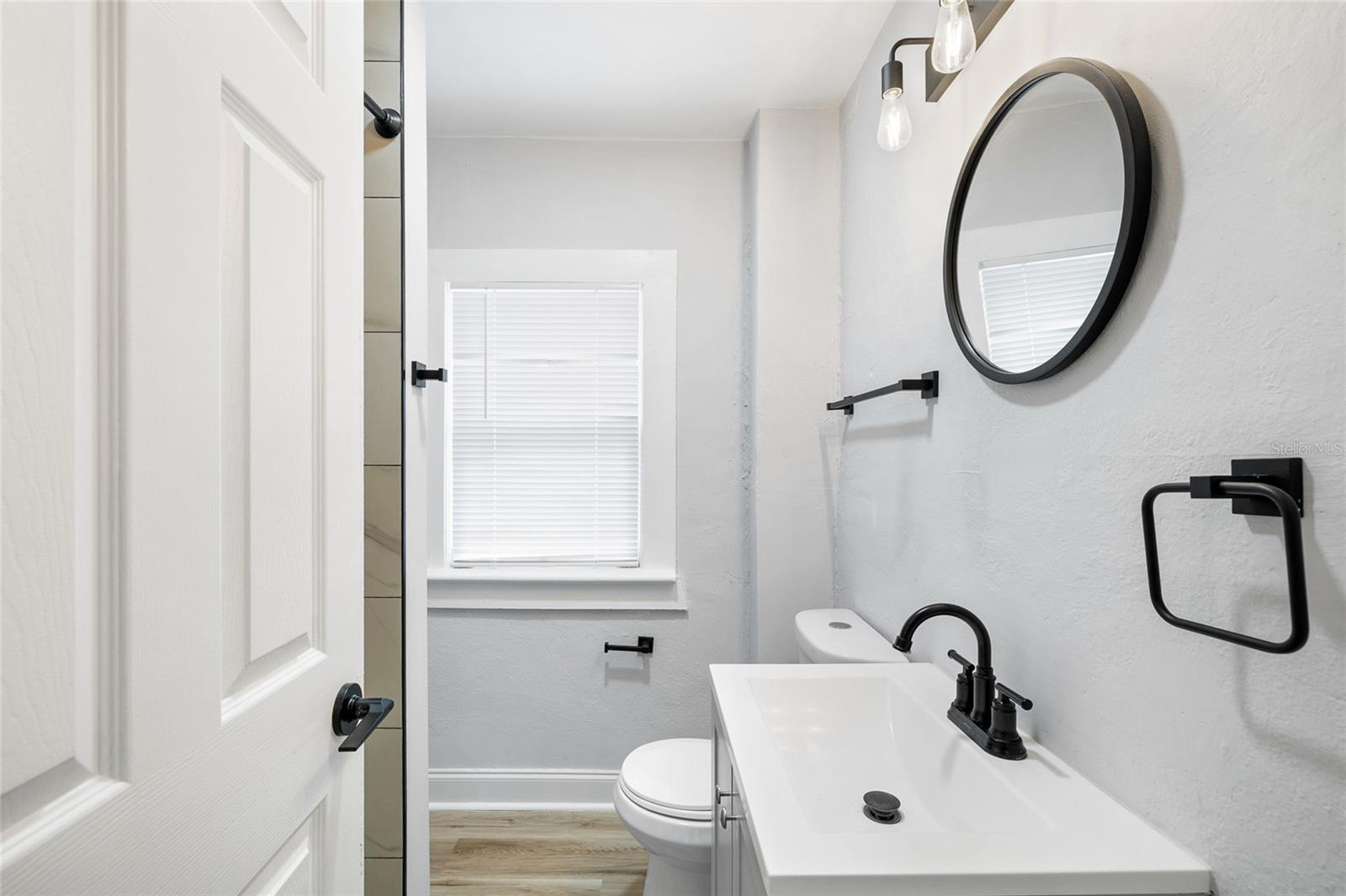 Listing photo id 55 for 1021 Cayuga Street