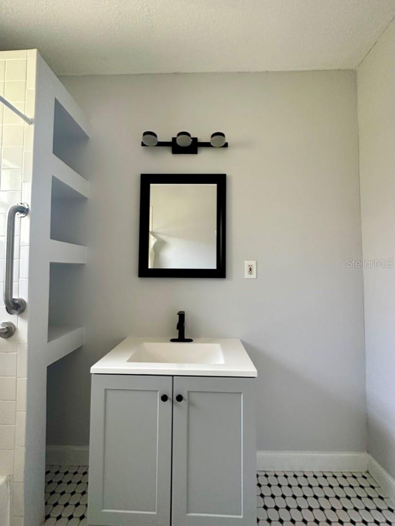 Listing photo id 4 for 1021 Cayuga Street