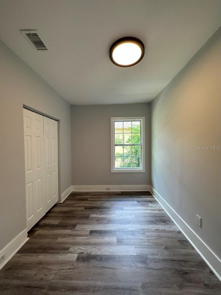 Listing photo id 6 for 1021 Cayuga Street