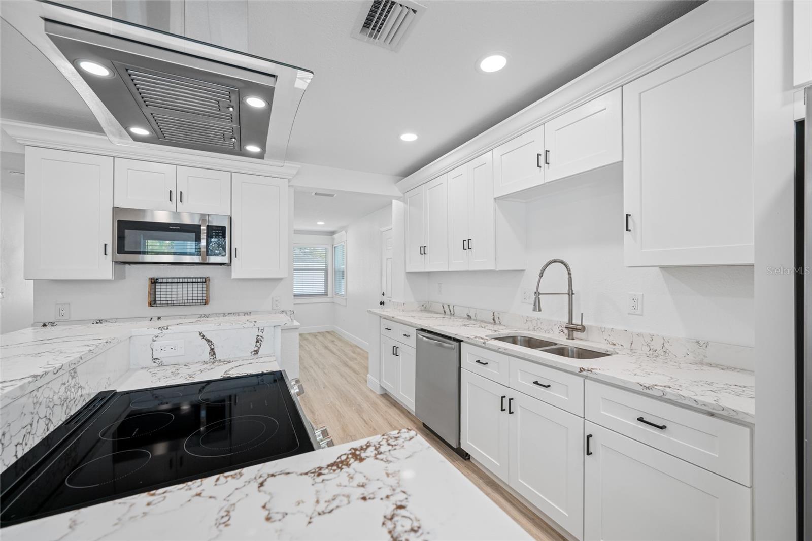 Image 11 of 42 For 255 37th Street N