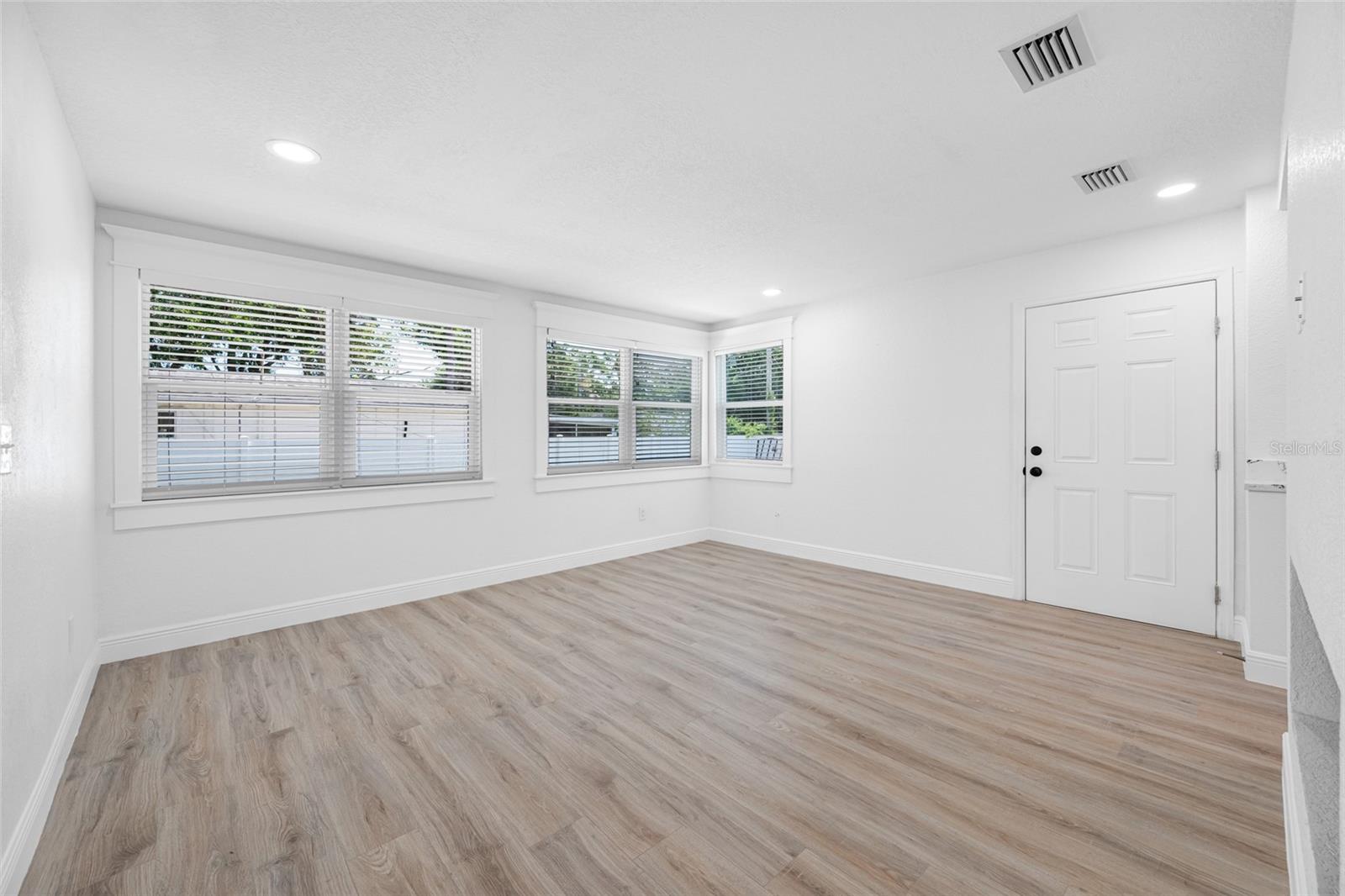 Image 17 of 42 For 255 37th Street N