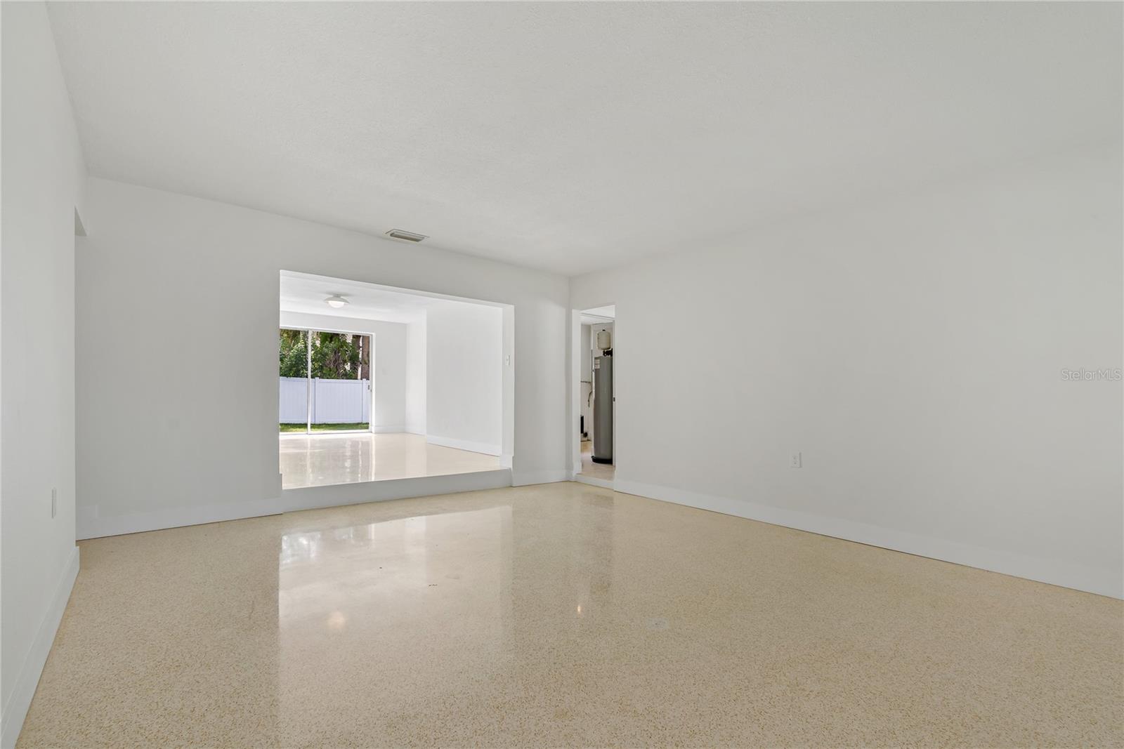 Image 10 of 33 For 433 Pineapple Street