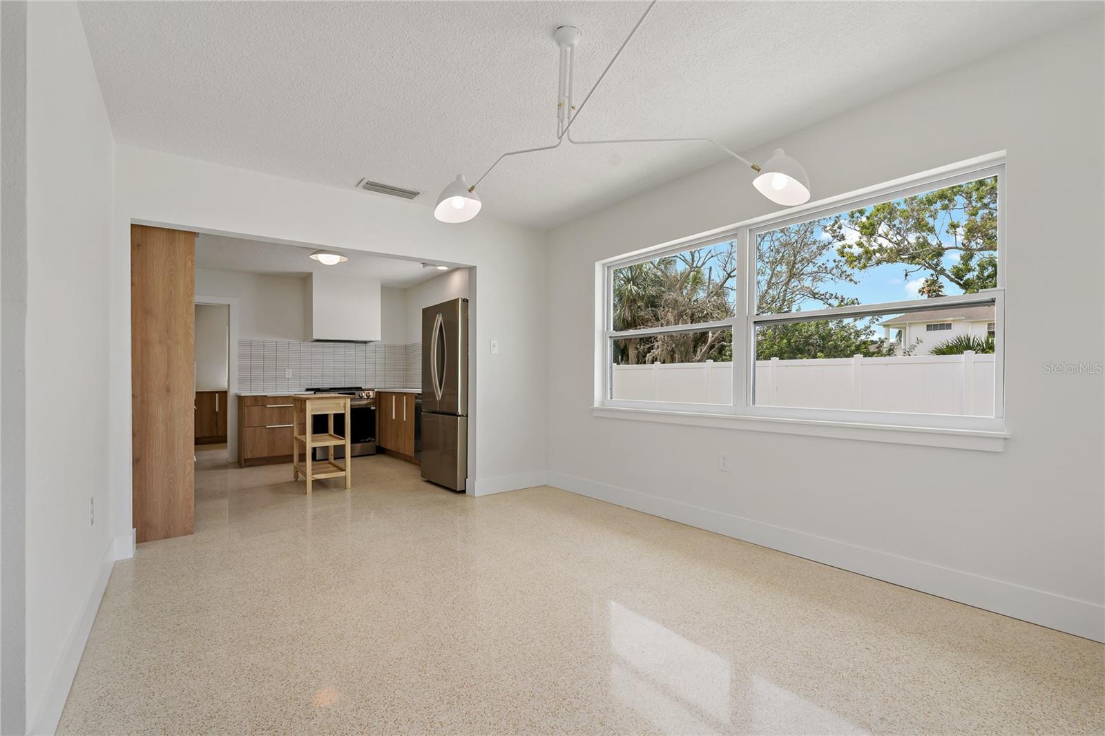 Image 14 of 33 For 433 Pineapple Street