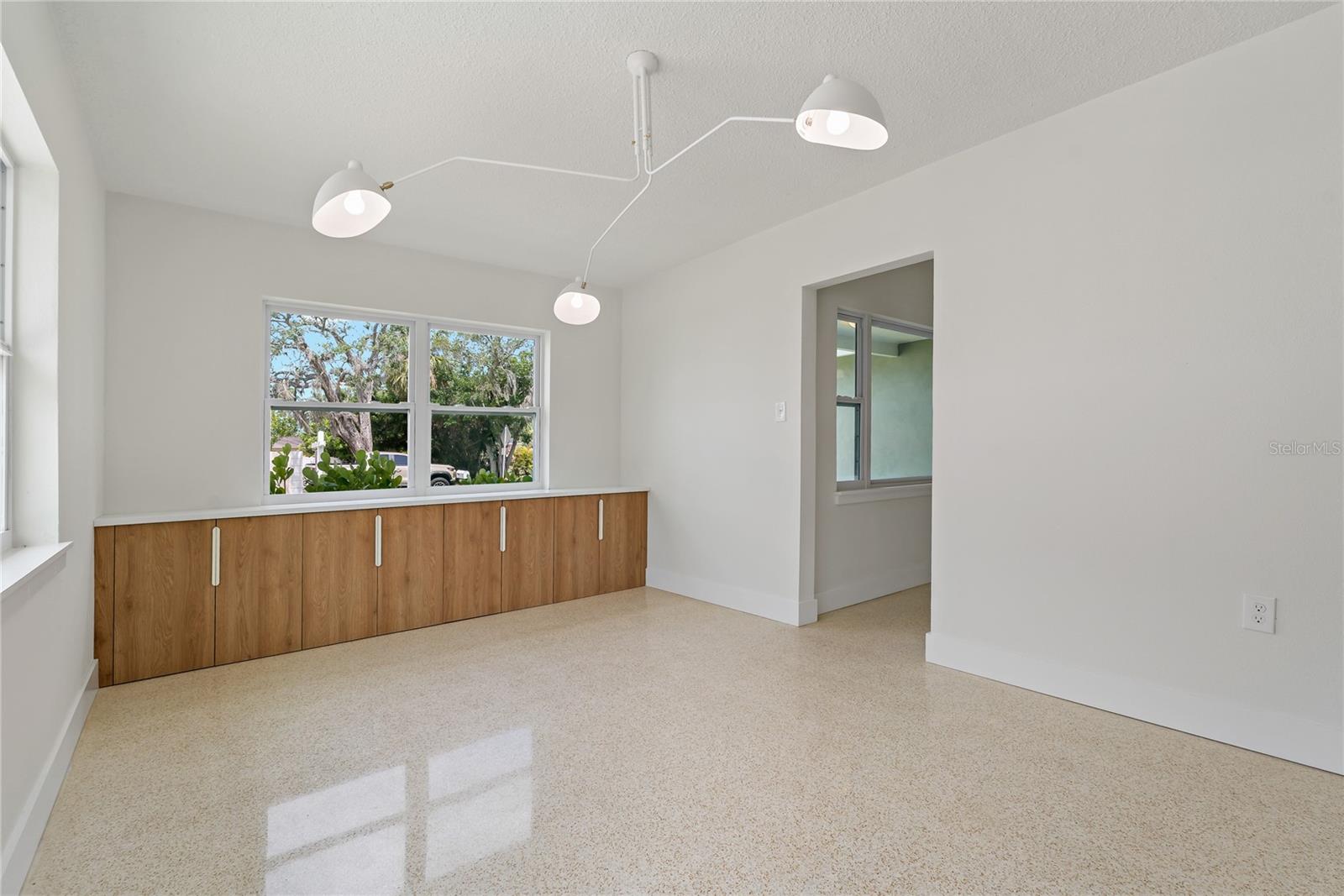 Image 16 of 33 For 433 Pineapple Street
