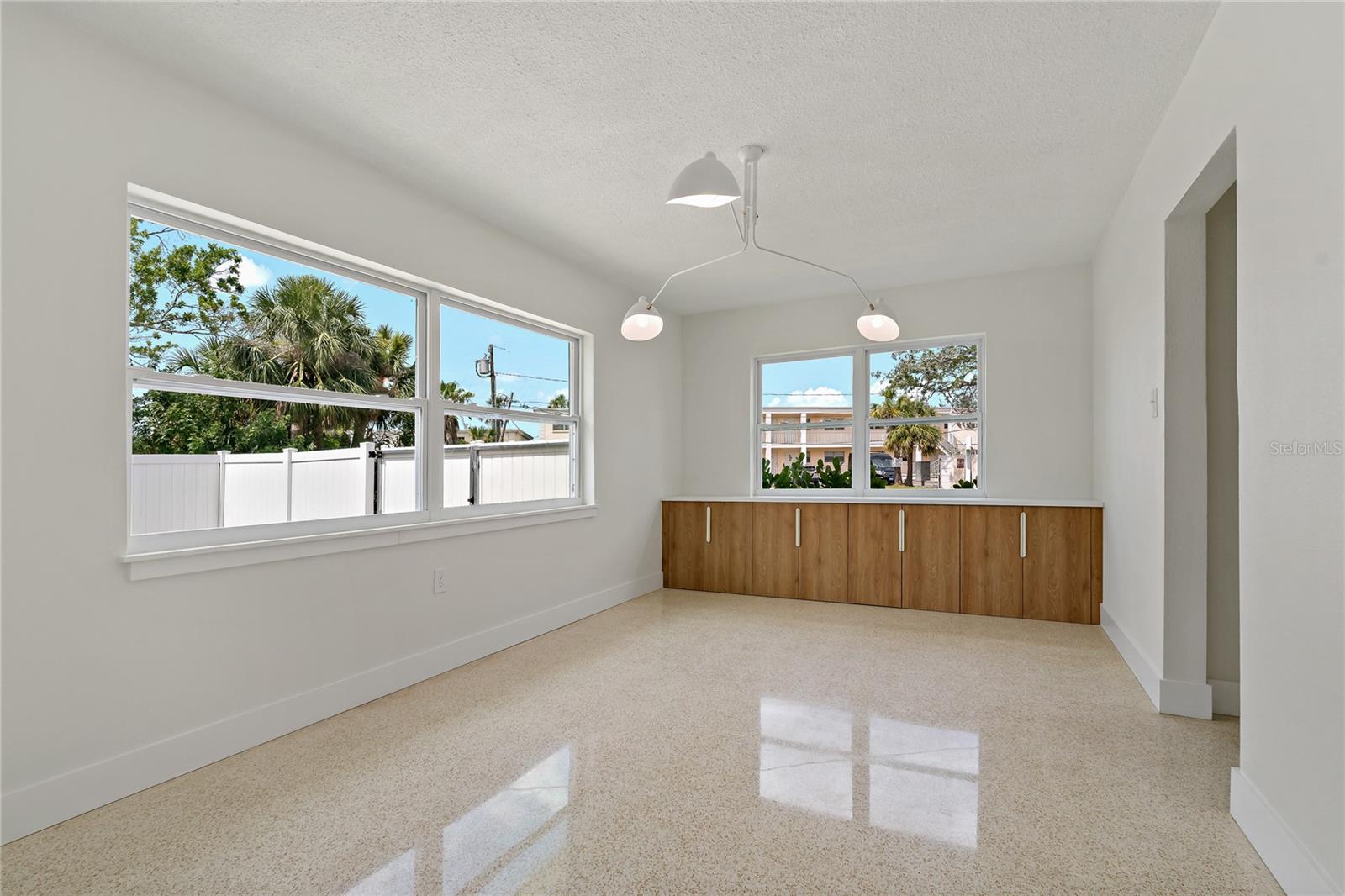 Image 17 of 33 For 433 Pineapple Street