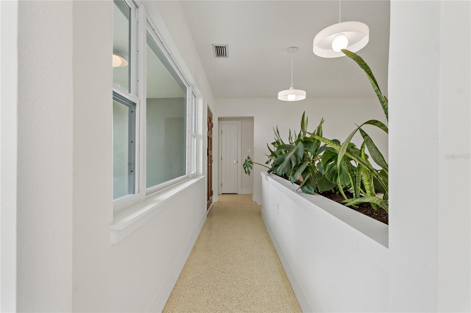 Image 18 of 33 For 433 Pineapple Street