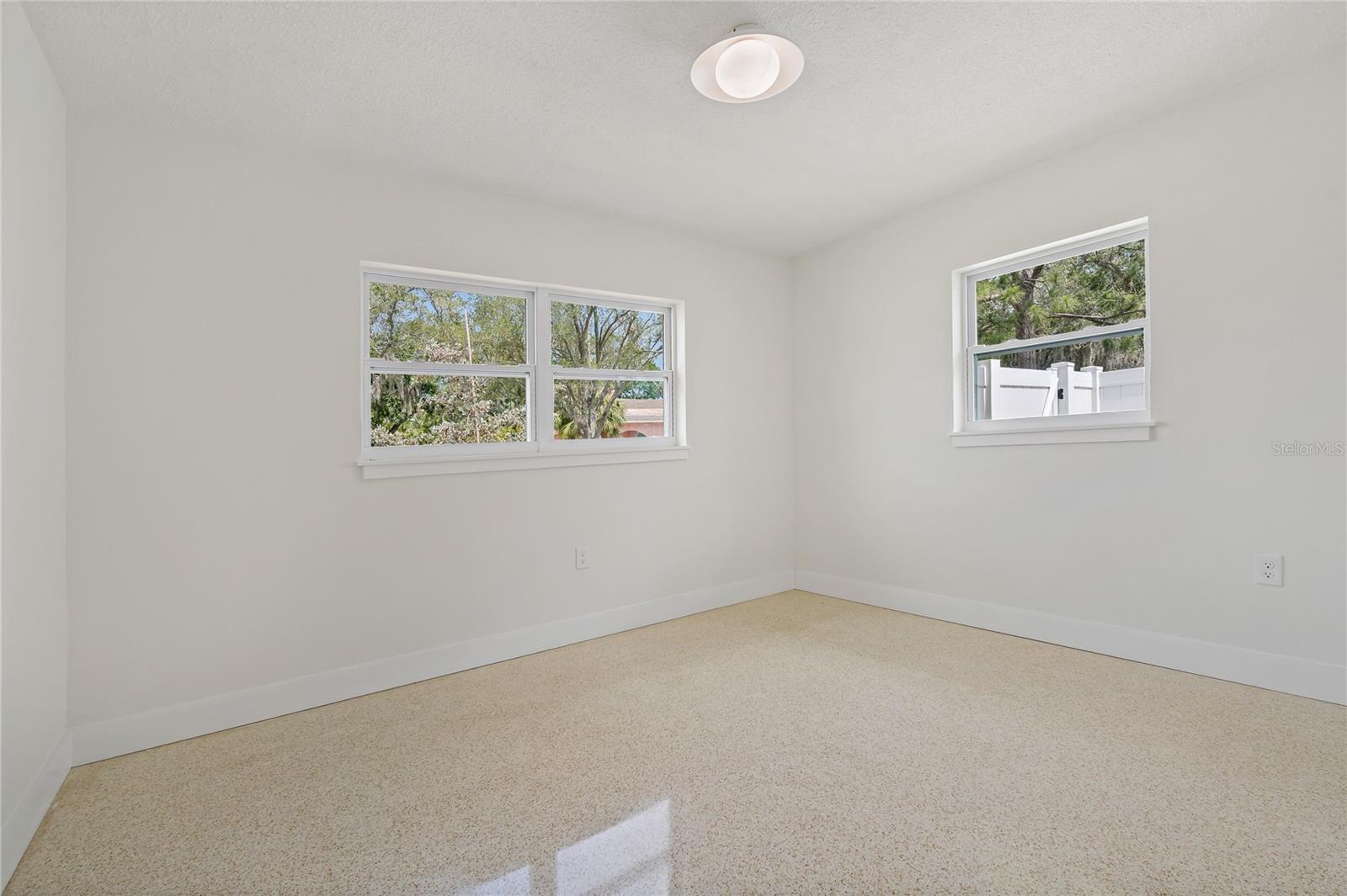 Image 20 of 33 For 433 Pineapple Street