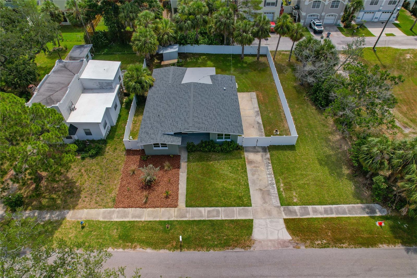 Image 4 of 33 For 433 Pineapple Street