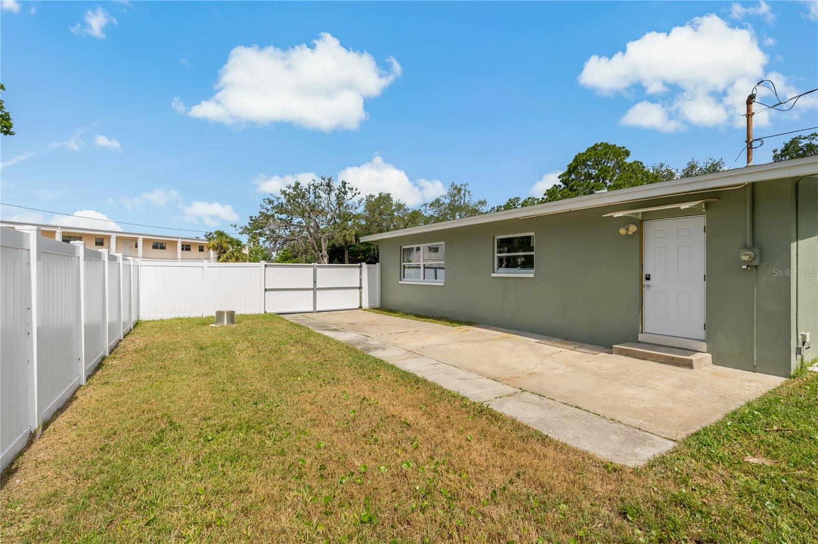 Image 6 of 33 For 433 Pineapple Street
