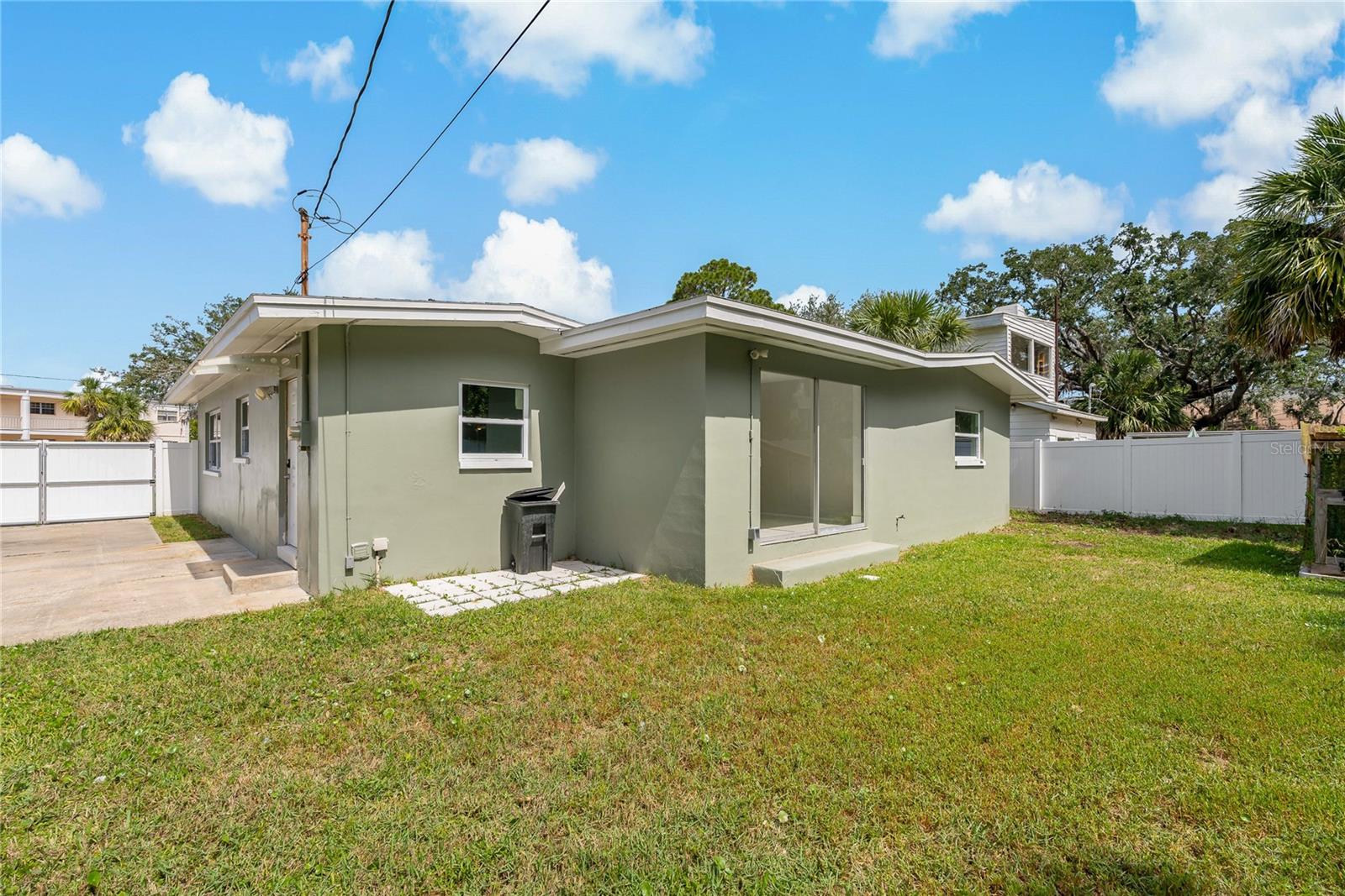 Image 7 of 33 For 433 Pineapple Street