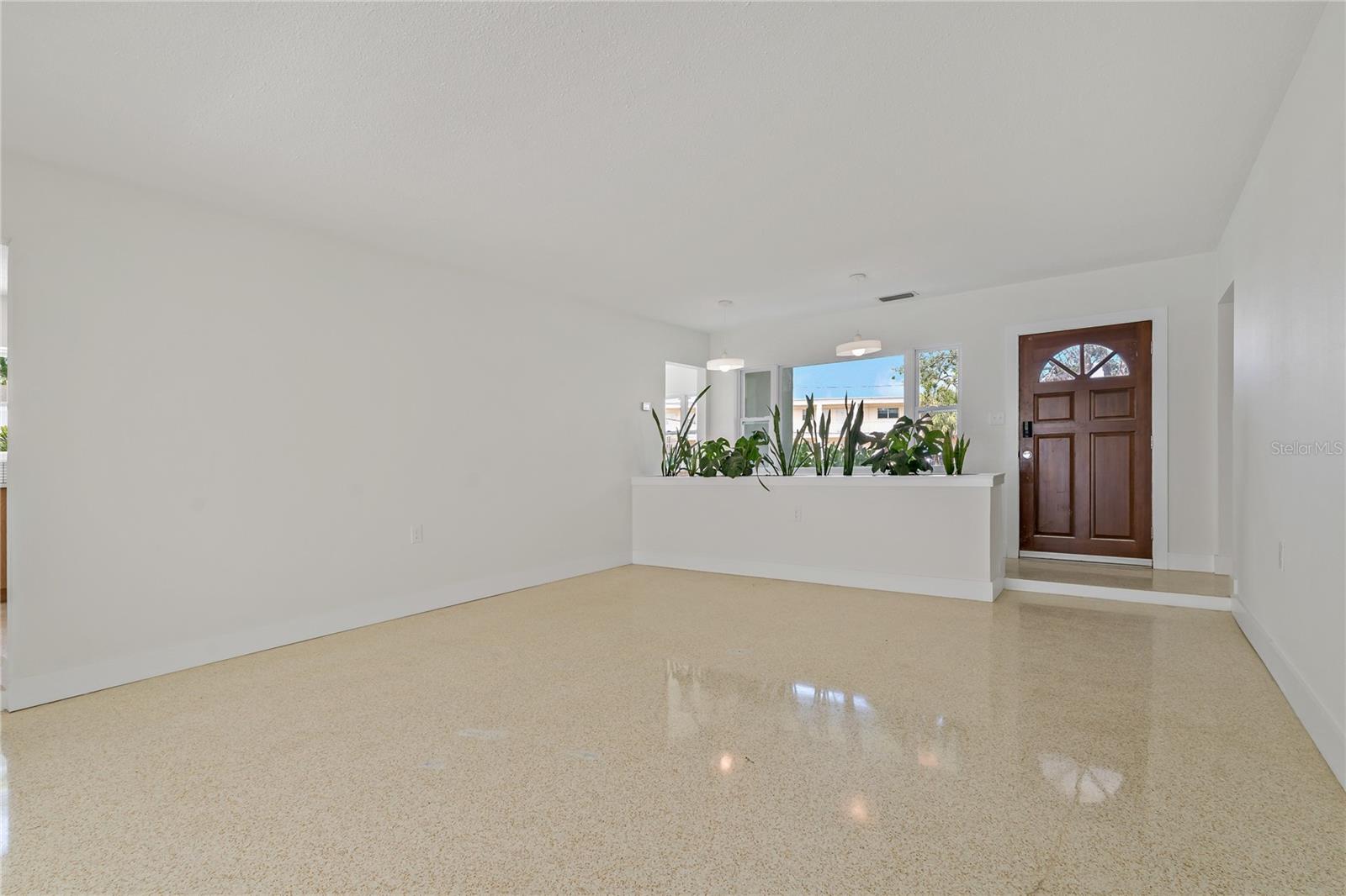 Image 9 of 33 For 433 Pineapple Street