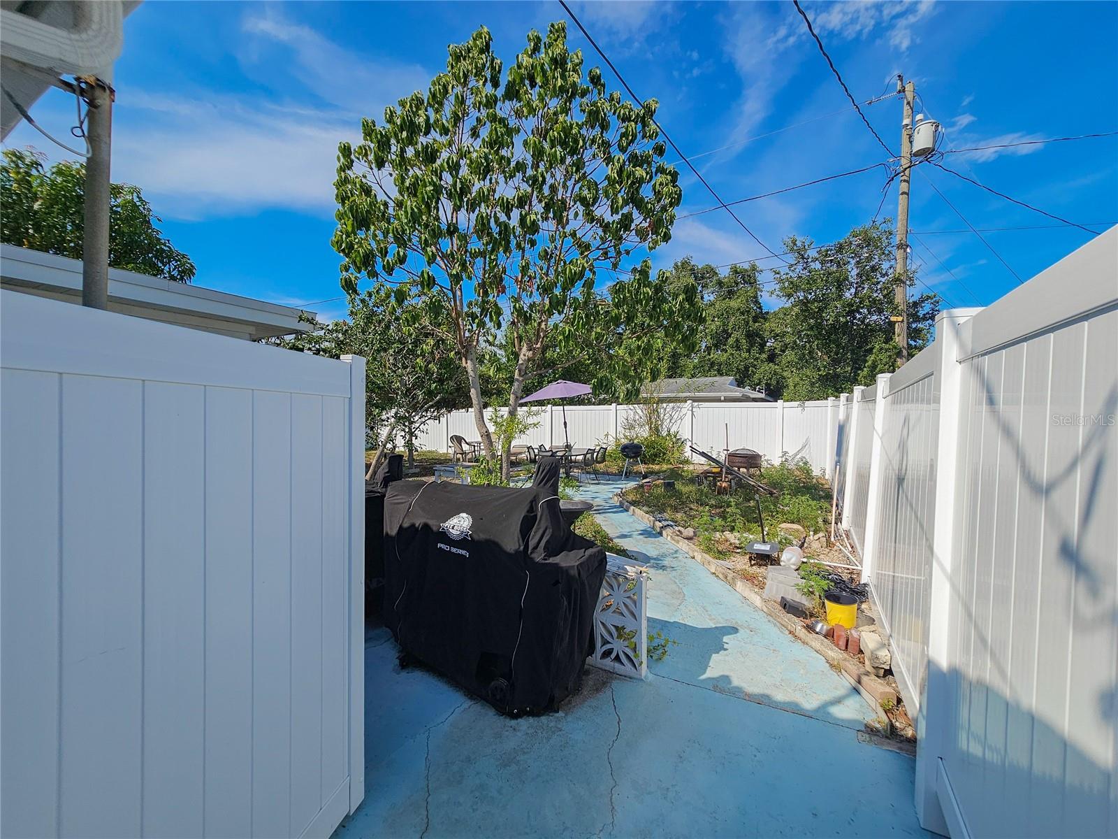 Image 17 of 44 For 2066 High Ridge Drive