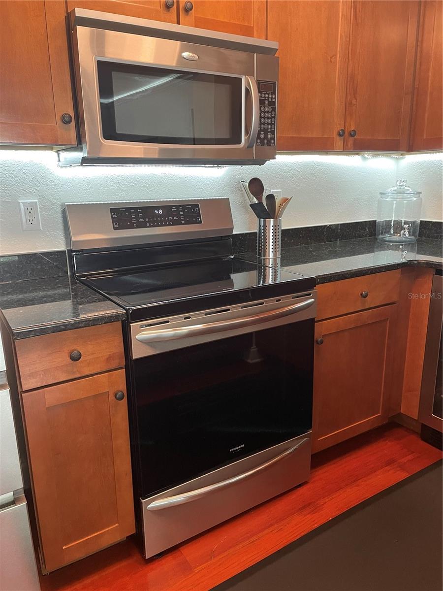 Image 11 of 26 For 210 5th Avenue S 209