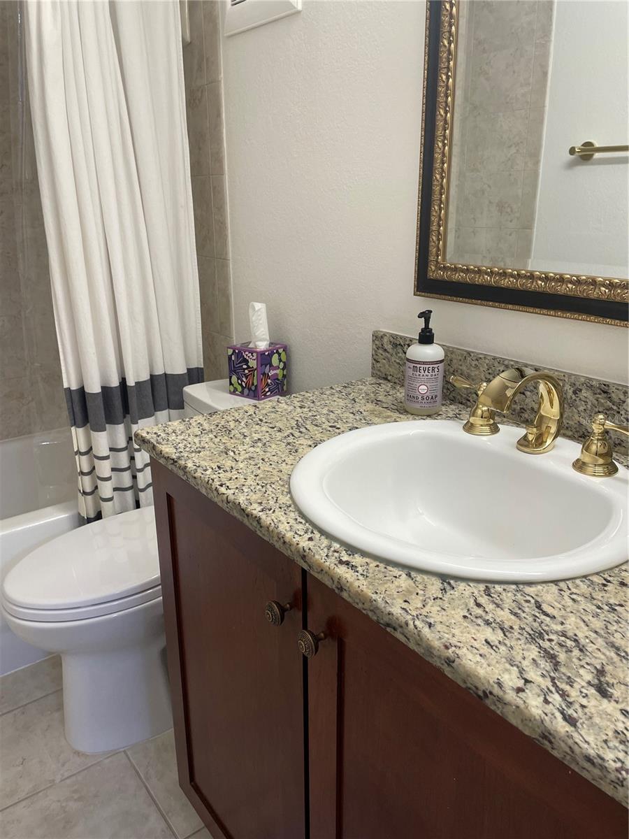 Image 20 of 26 For 210 5th Avenue S 209