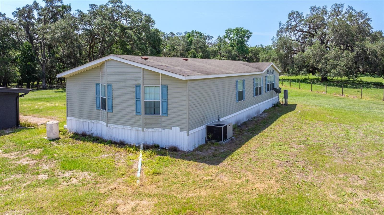 Listing photo id 27 for 21455 Us Hwy 98
